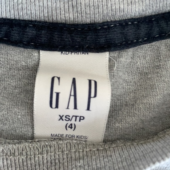 GAP t-shirt Boys Size 4 - Picture 2 of 3